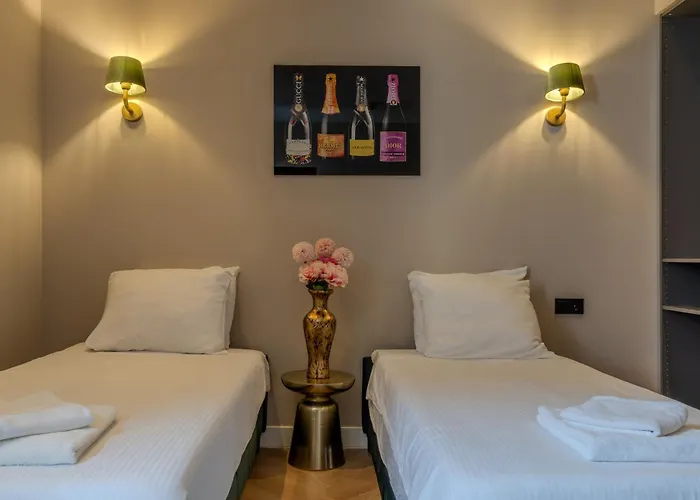 Hotel 83