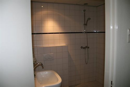 83 2* Amesterdão